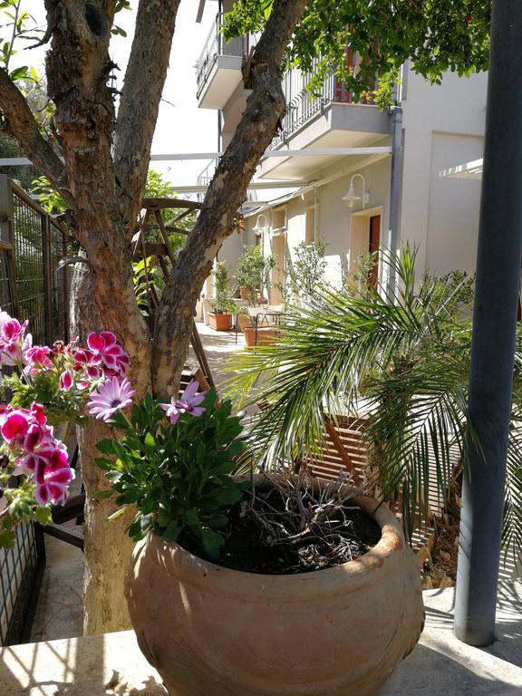 Bed and Breakfast Il Giardino Dei Limoni Aci Castello Exterior foto