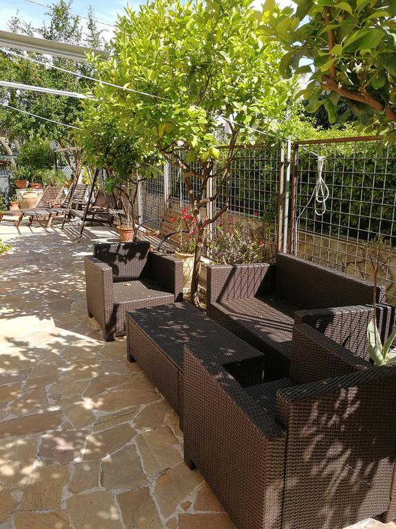 Bed and Breakfast Il Giardino Dei Limoni Aci Castello Exterior foto