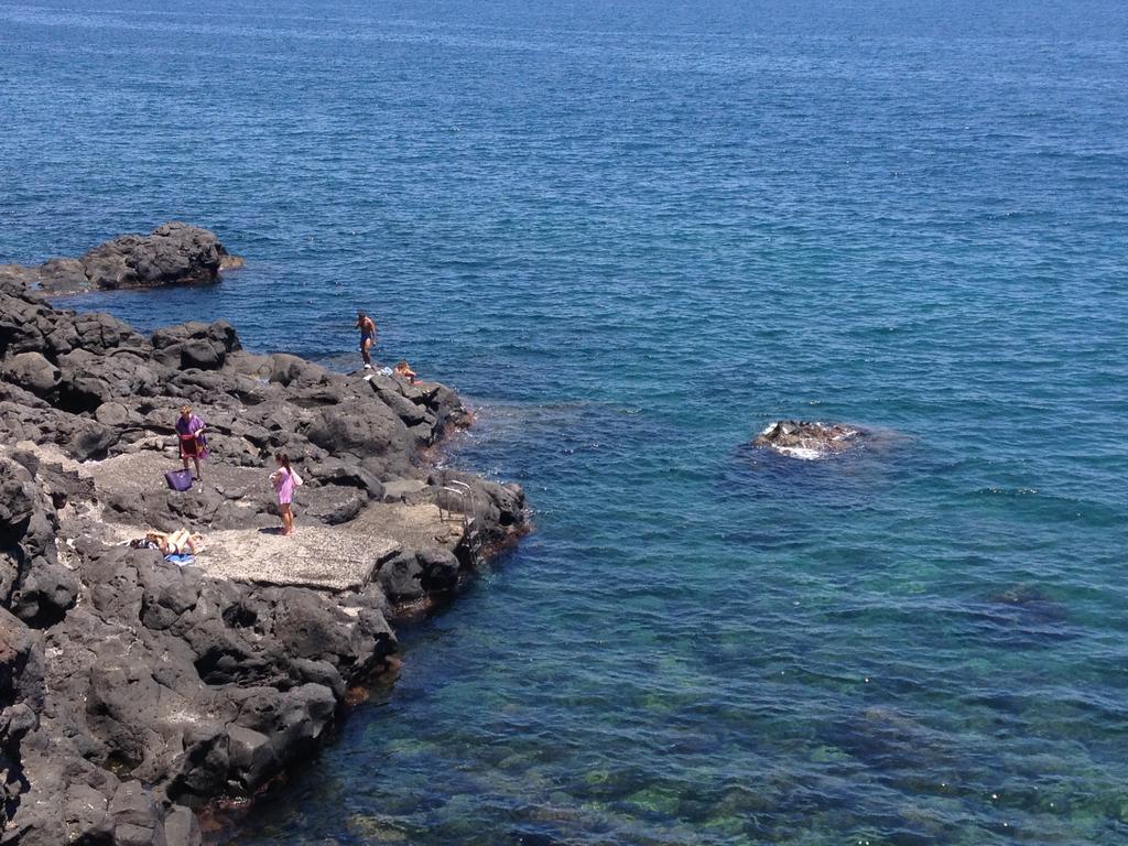 Bed and Breakfast Il Giardino Dei Limoni Aci Castello Exterior foto